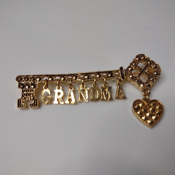 Grandma Key And Heart Vintage Gold Tone Dangle Brooch - Picture 3 of 14